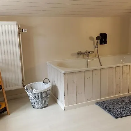 : Le Vi Colombage De Petites-tailles فيلسالم