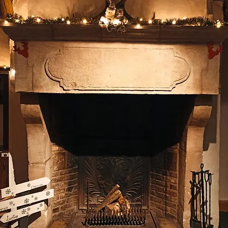 : Le Vi Colombage De Petites-tailles بيت للعطل